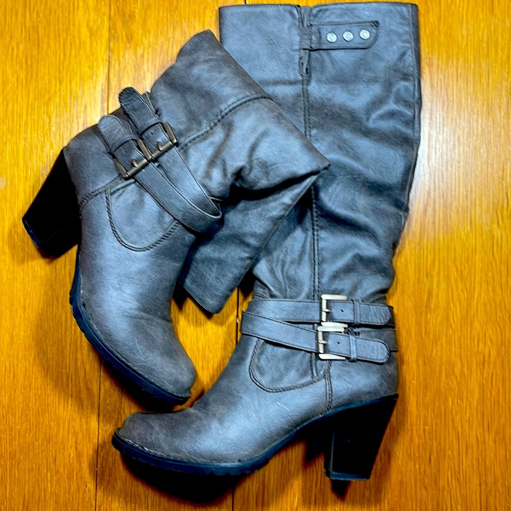 Boots. 7 1/2 M